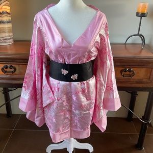 Leg Avenue 2-Piece Geisha Girl Costume & Matching Eyelashes. Pink/Black Size M